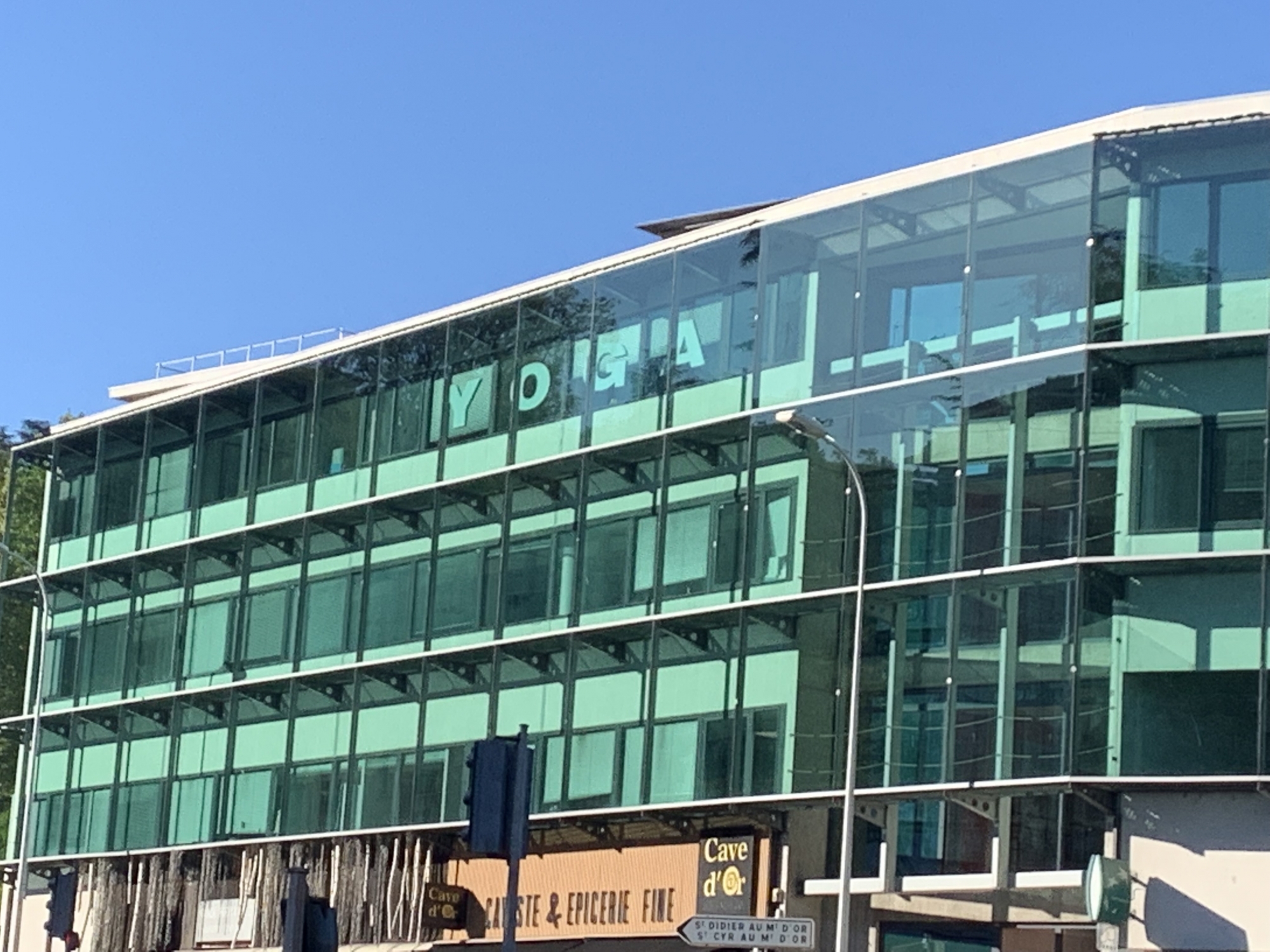 Entreprise de nettoyage pour centres commerciaux avec services de désinfection et nettoyage haute pression Lyon 69 dans le Rhône