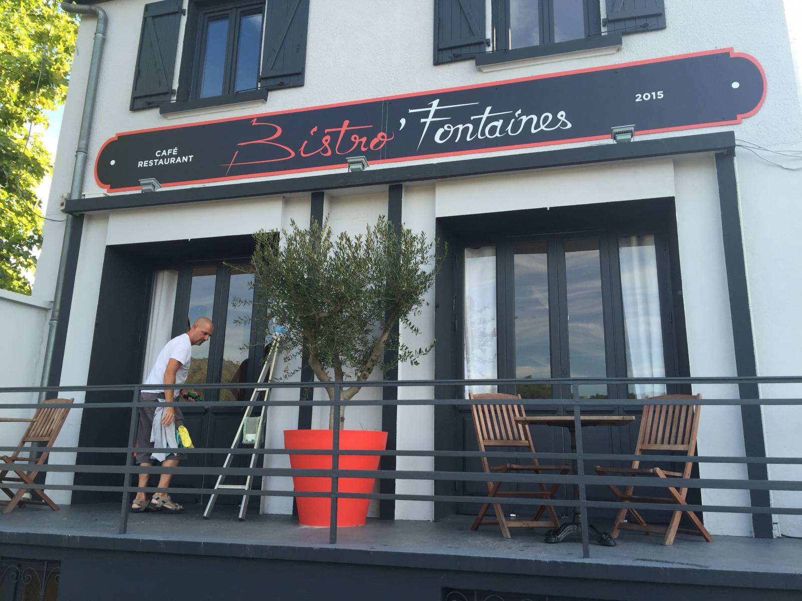 Nettoyage des vitres du Bistro Fontaines à Fontaines sur Saône