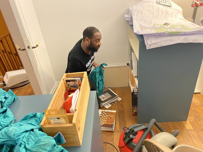 Dépoussiérage de mobilier en entreprise à Lyon 69