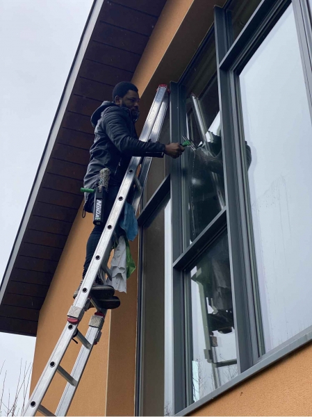 Prestataire de service pour laver les vitres hautes à Lyon