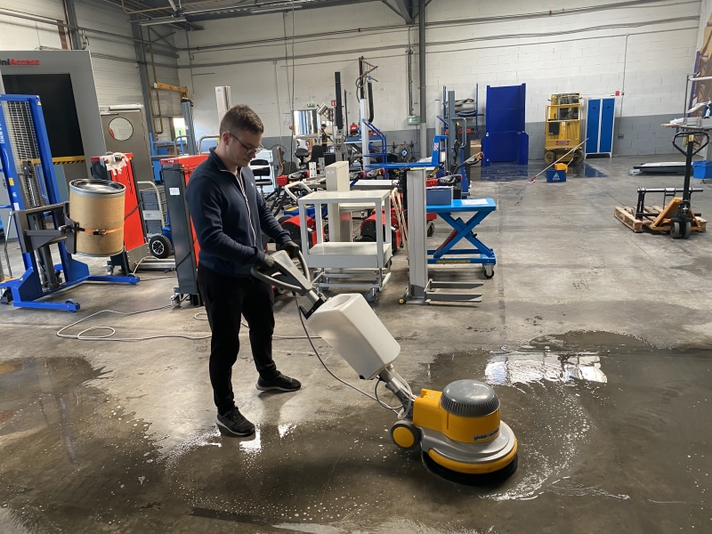 Lavage de sol de dépôt de meubles à Lyon