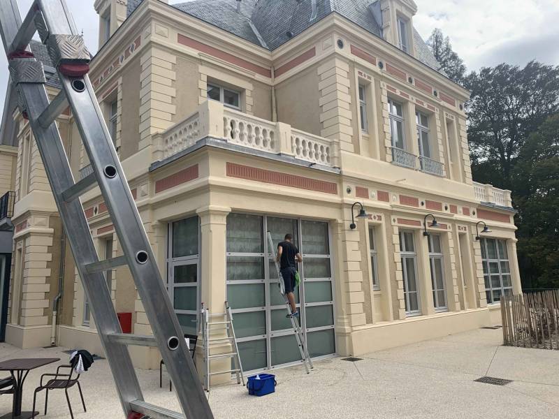 Nettoyage et entretien de vitres intérieurs et extérieures à Lyon
