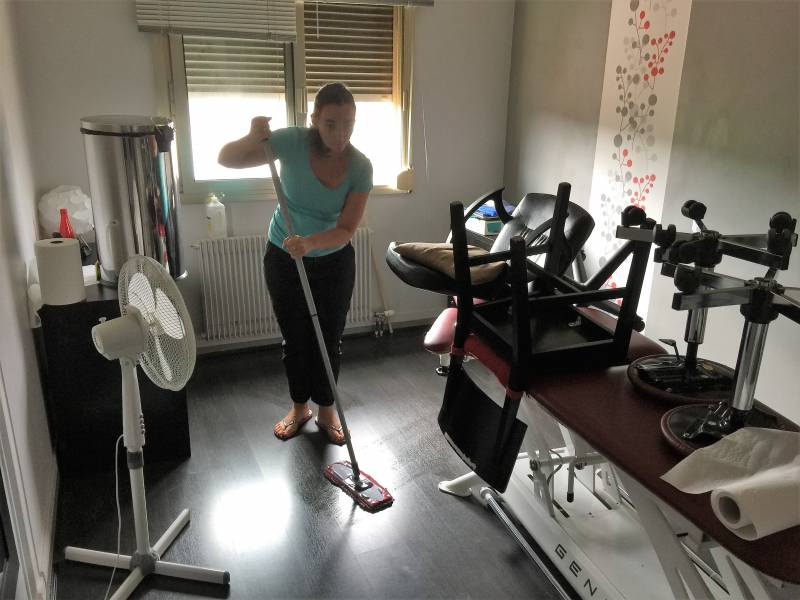 Lavage dans une salle d'examen 