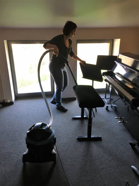 Nettoyage d'une salle de musique à Fontaines Saint Martin