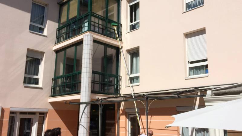 Nettoyage des vitres de la maison de retraite de Fontaines Saint Martin