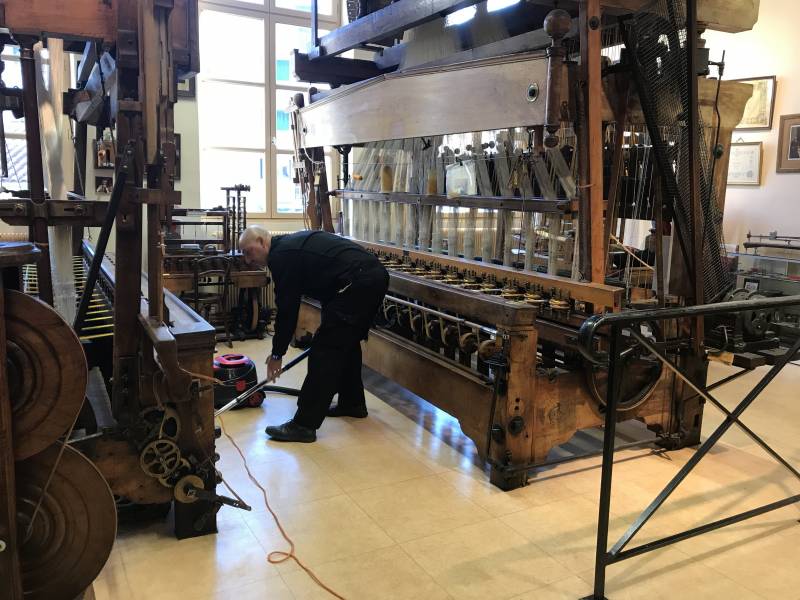 Aspiration des sols d'un musée à la Soie 