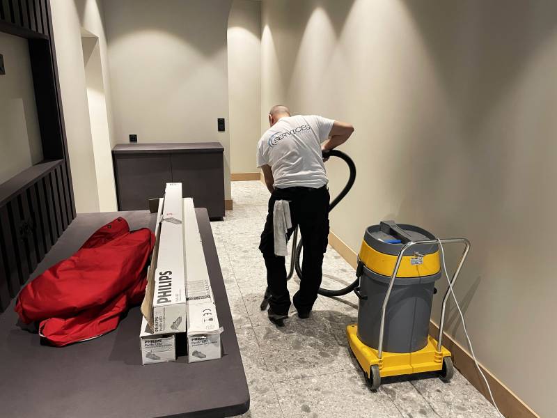 aspirateur-fin-de-chaniter-local-professionnel-lyon