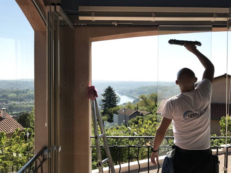 Service d'aide à la personne pour entretien et jardinage chez particulier à Lyon