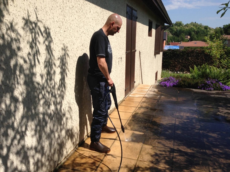 Service d'entretien extérieur et désherbage à Lyon