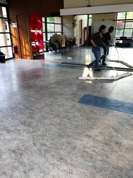 Nettoyage d'une salle de dance à Fontaines Saint Martin