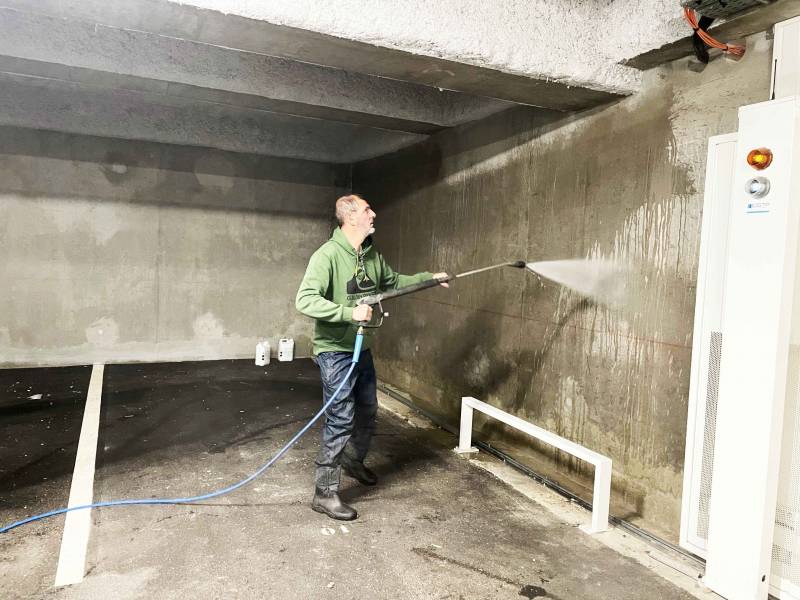 nettoyage de parking ou espace exterieur monobrosse par un pro lyon