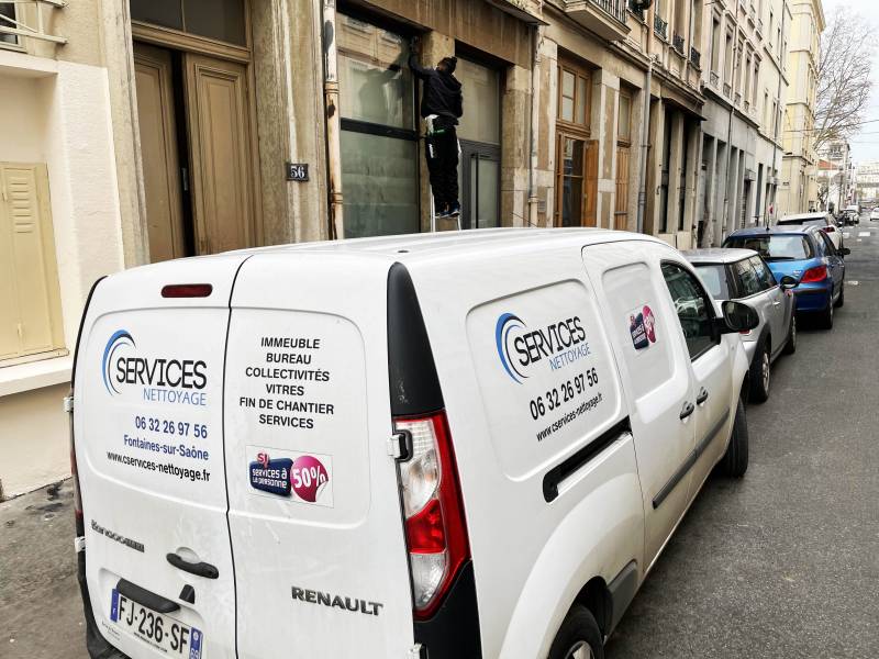 nettoyage-de-vitres-facade-fin-de-chantier