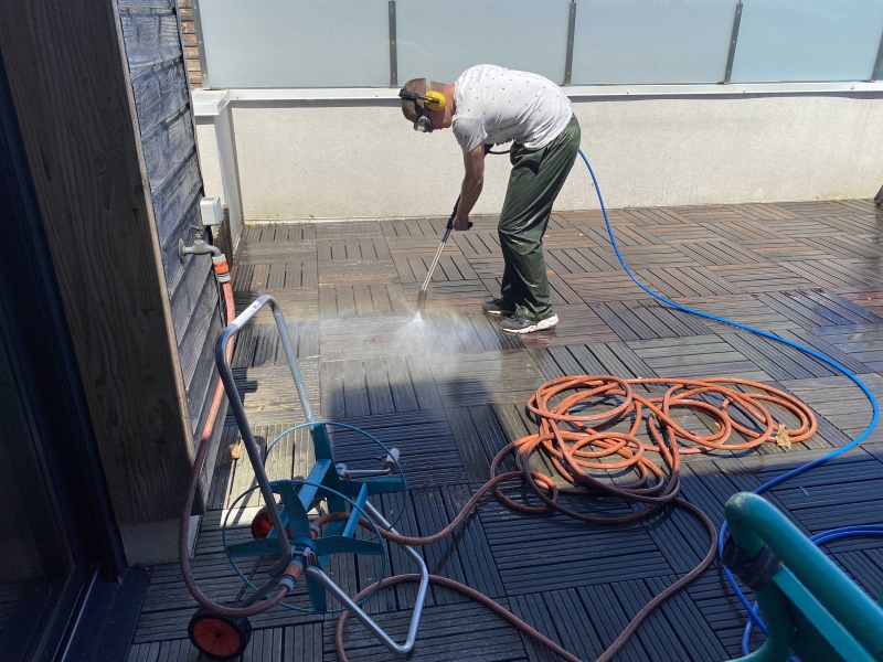 Service de lavage de terrasse et sol en bois dans le Rhône